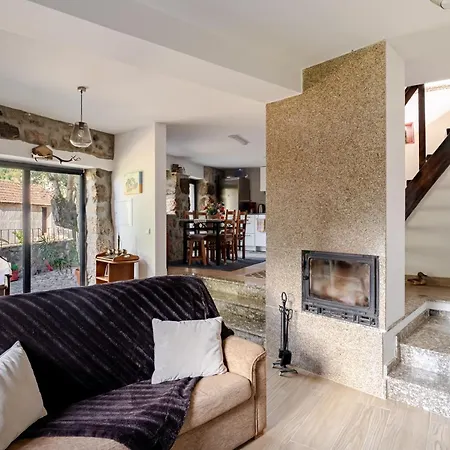 Casa Real De Cima Holiday home Fervenca